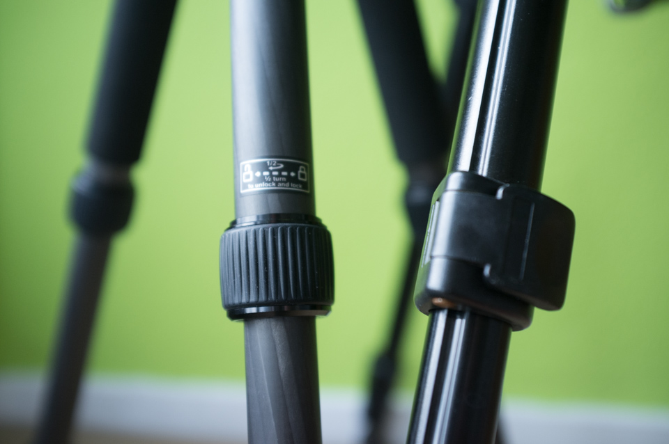 Leg locks; twisting locks of the Sirui on the left, the Redged clip locks on the right