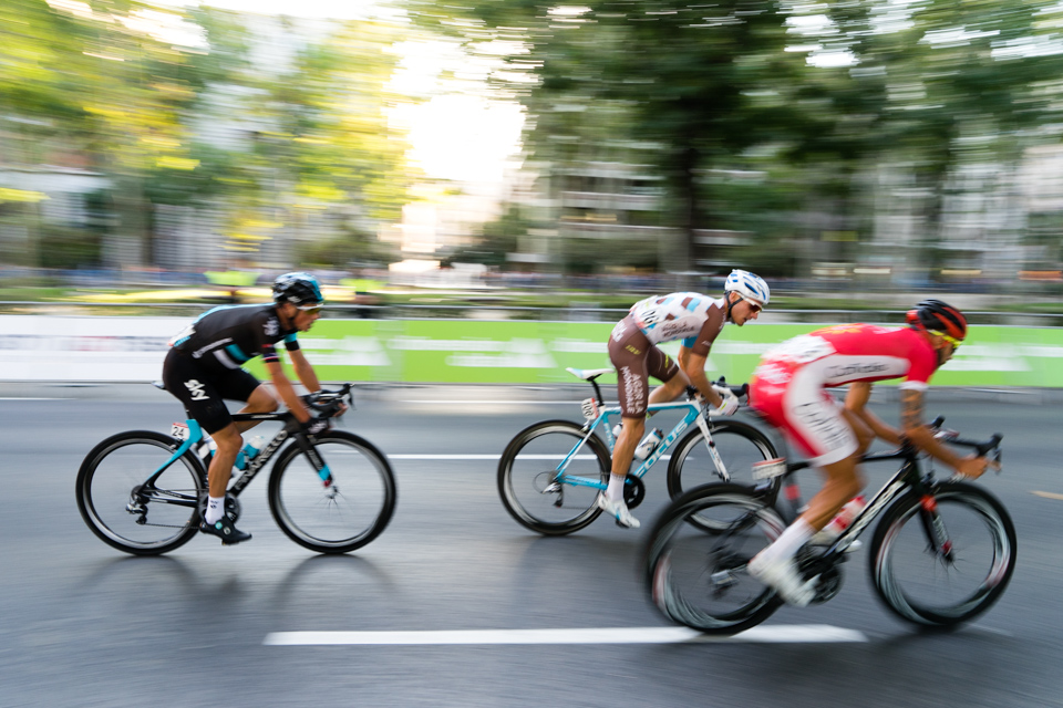 Loïc Chetout (Cofidis), Peter Kennaugh (Team Sky) and Quentin Jauregi (AG2R La Mondiale) were the first three riders to leave the peloton and try for a break.