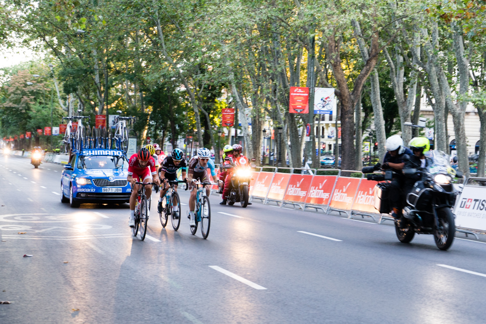 Loïc Chetout (Cofidis), Peter Kennaugh (Team Sky), Quentin Jauregi (AG2R La Mondiale), and Koen Bouwmand (LottoNL - Jumbo) were outrunning the peloton for quite a while, yet in the last few rounds got reeled in. They managed to create 1'05 minute gap.